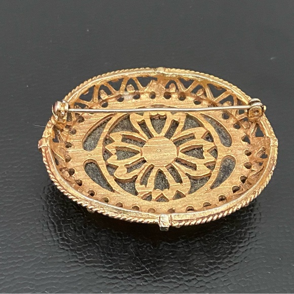 Vintage Baltic Amber Oval Cabochon Ornate Gold-tone Brooch 31.3g - Picture 9 of 12